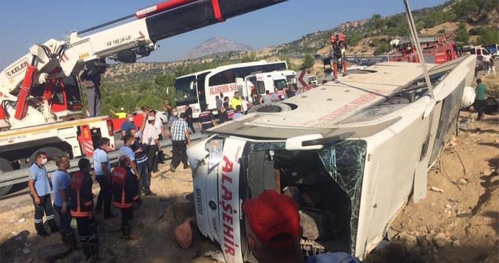 Manisa'daki birlikten çıkan askerler Mersin'de kaza yaptı 5 şehidimiz var