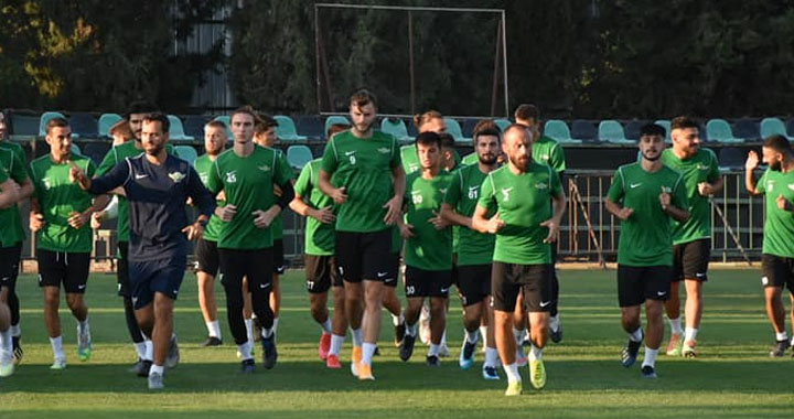 Moralsiz Akhisar perdeyi evinde açıyor