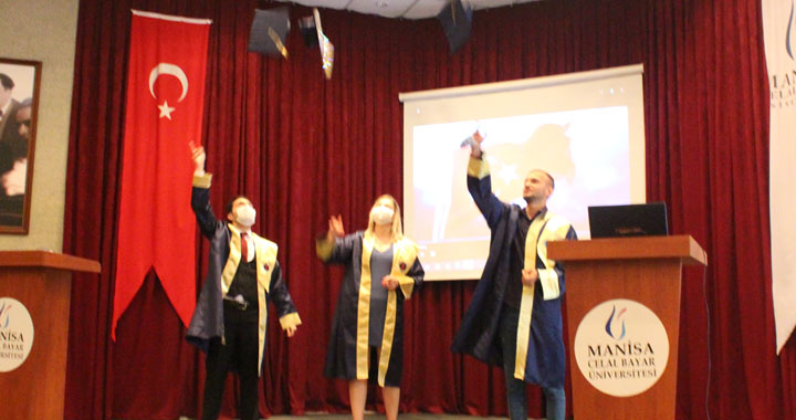 MCBÜ Akhisar’da mezuniyet heyecanı