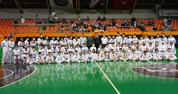 Taekwondo kuşak sınavı Covid-19 tedbirleri kapsamında yapıldı