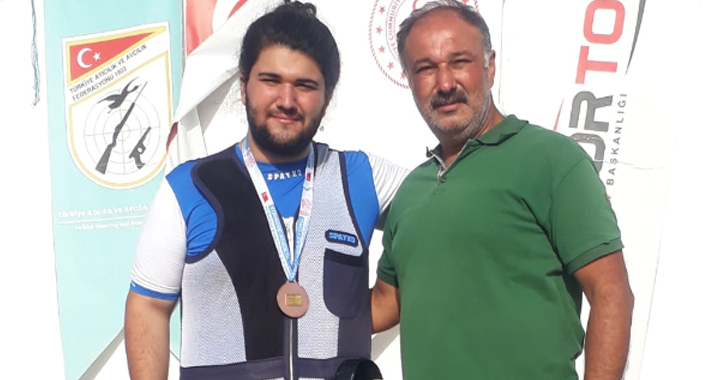 Akhisarlı atıcı, Türkiye Şampiyonasından madalya ile döndü