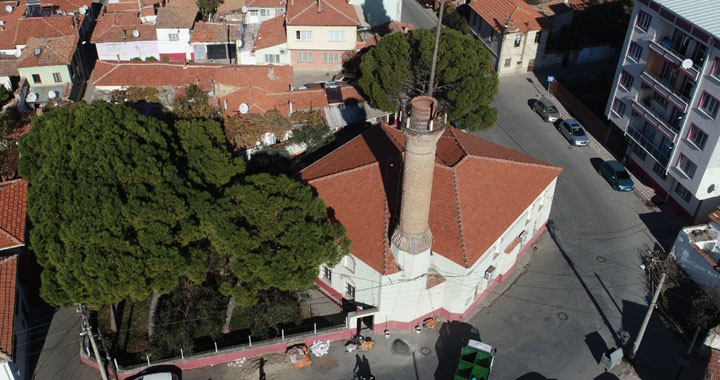 Efendi Camii’nin onarımı Akhisar Belediyesi’nce yapılıyor