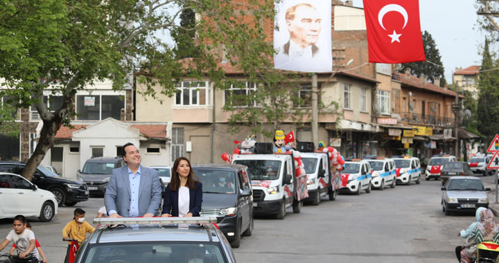 Akhisar Belediyesi’nden coşkulu 23 Nisan konvoyu