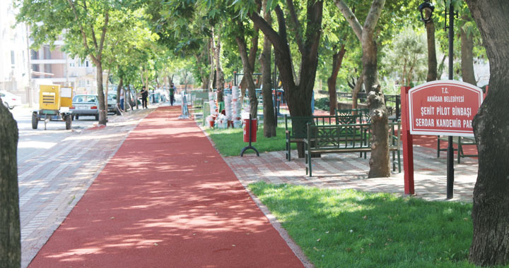 Akhisar’da bir park daha yürüyüş yoluna kavuşuyor
