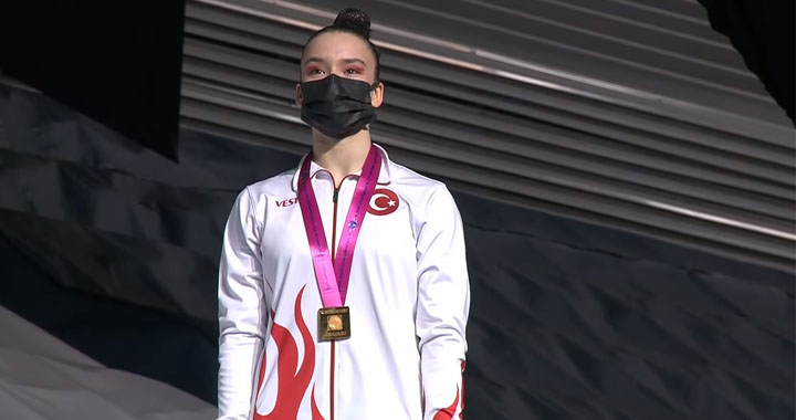 Altın kız Ayşe Begüm Onbaşı yine dünya şampiyonu oldu