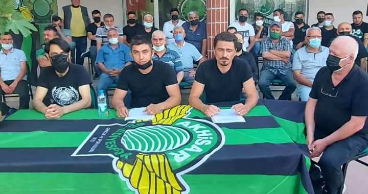 Akhisarspor Taraftarlar Dernekleri ortak basın açıklaması yaptı