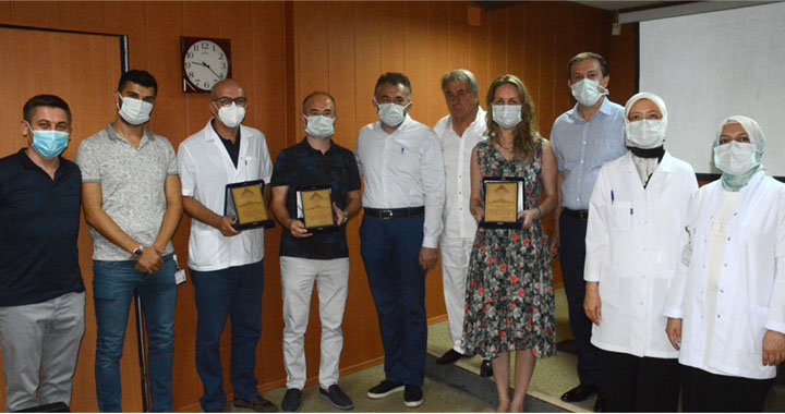 Ortopedi Uzmanı Hakan Destan, Akhisar'da yılın doktoru seçildi