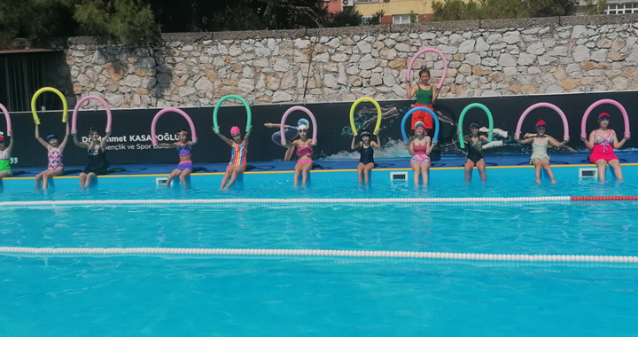 Gençlik Merkezi yaz ayında 2 bin öğrenciye yüzme kursu verdi