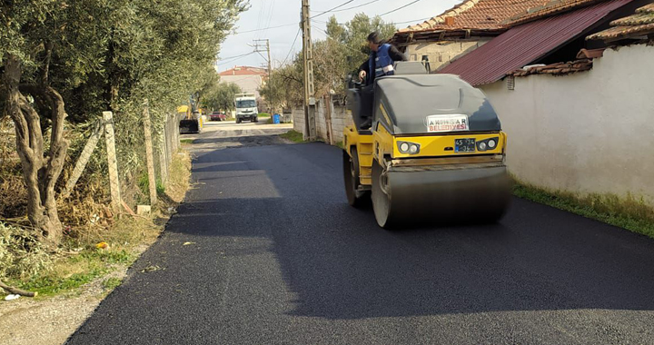 Akhisar Belediyesi yeni yılda ilk asfalt çalışmasına başladı