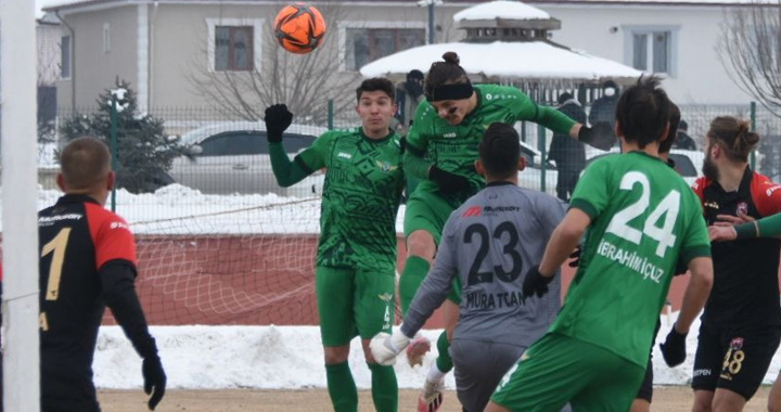 Akhisarspor, Erzincan'da dondu 4-2