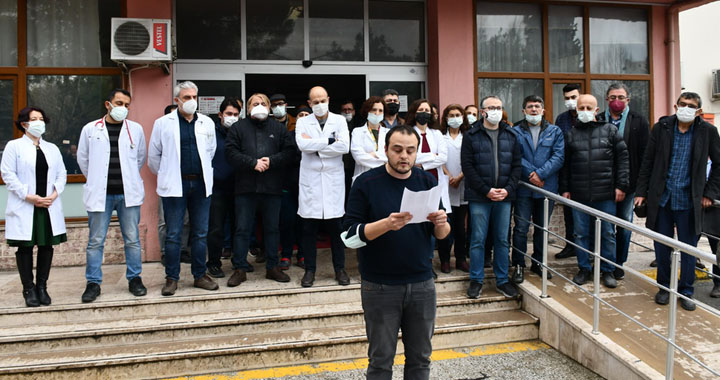 Ankara’da doktora yapılan saldırı Akhisar’da protesto edildi
