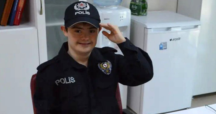 Down sendromlu çocuğun polislik hayali bir günlüğüne gerçek oldu