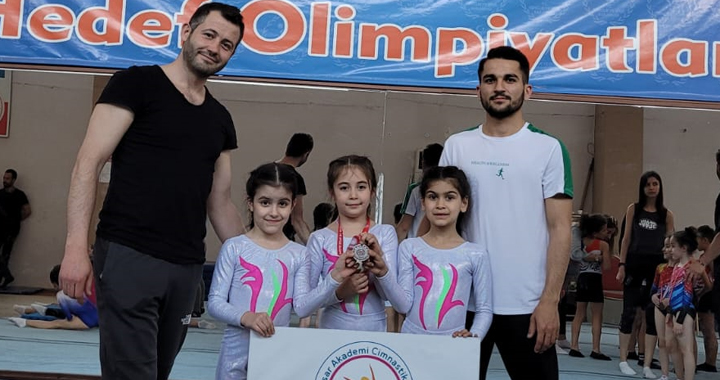 Akhisar Akademi Cimnastik SK sporcuları yarışmaya damga vurdu