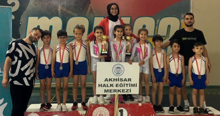 Akhisarlı Minik Cimnastikçiler yarışmalara damga vurdu