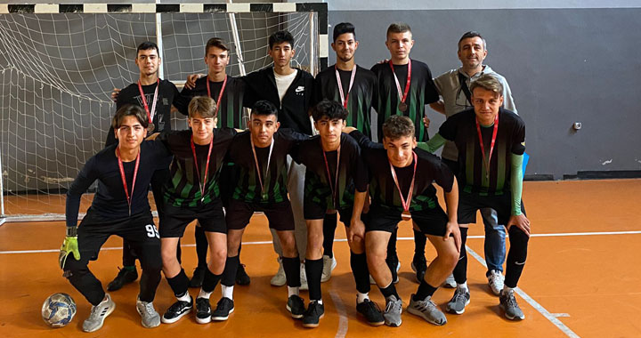 Cumhuriyet Bayramı futsal turnuvasında şampiyon Namıkoğul Anadolu Lisesi