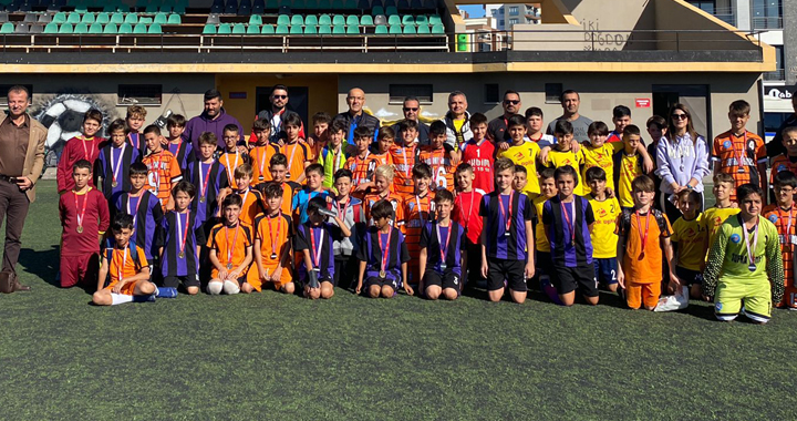 29 Ekim küçük erkekler futbol şampiyonu Ali Şefik Ortaokulu