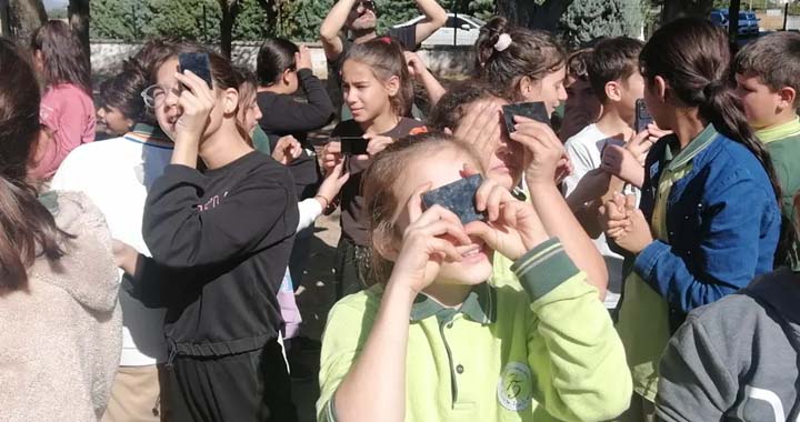 Şehit Ali Aksoy Ortaokulunda güneş tutulması heyecanı