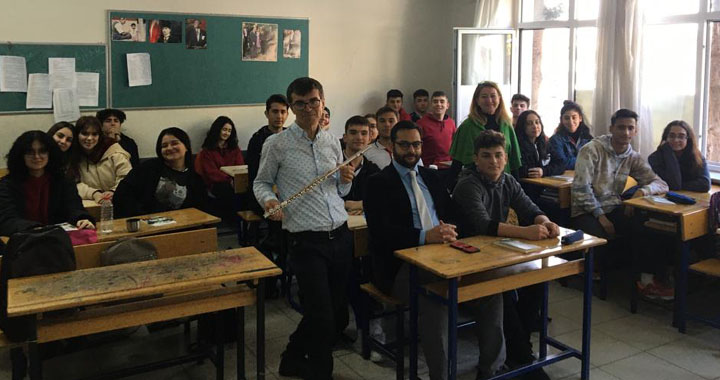 Akhisarlı Yazar Özlem Yıldız, Zeytinliova’da öğrencilerle buluştu