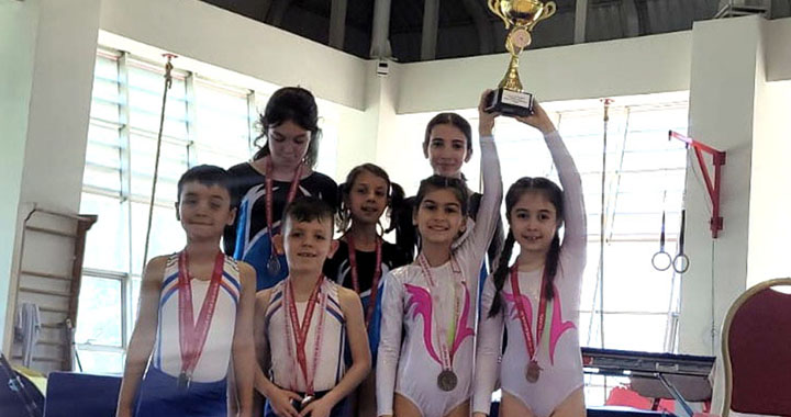 Akhisar Akademi Cimnastik Sporcuları kupa ve madalyaya doymuyor