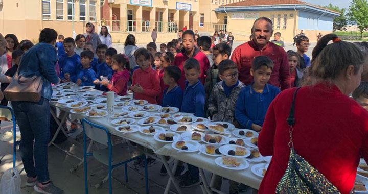Asrın felaketine Akhisar’daki okullarımızdan rekor destek