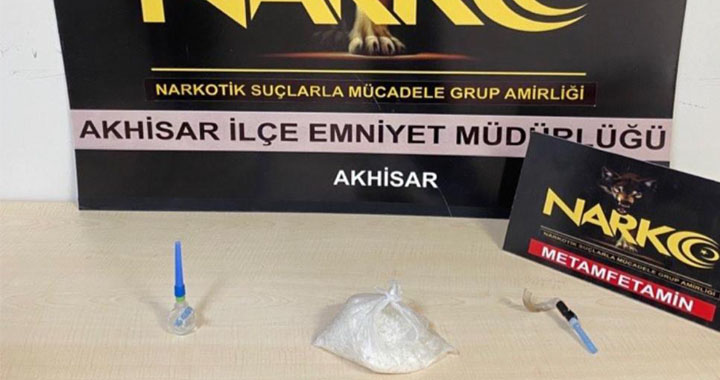 Akhisar’da uyuşturucu ticareti yapan 2 kişi tutuklandı