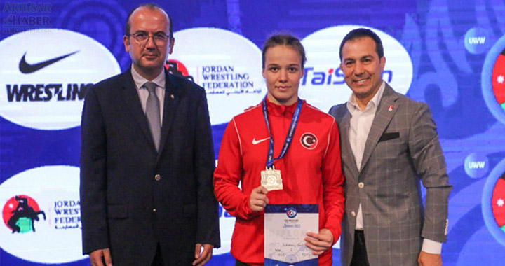 Akhisarlı Bükrenaz Sert'ten Dünya Şampiyonası'nda gümüş madalya