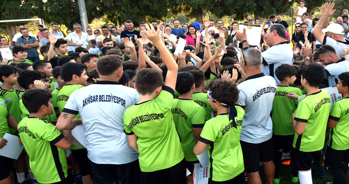 Akhisar Belediyesi’nin Yaz Spor okullarından binlerce genç faydalandı