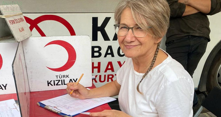 CHP İlçe Başkanı Hayriye Hacet, Kan Ver Hayat Kurtar