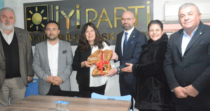 İYİ Parti Milletvekili Sonat, Akhisar İlçe Teşkilatını ziyaret etti
