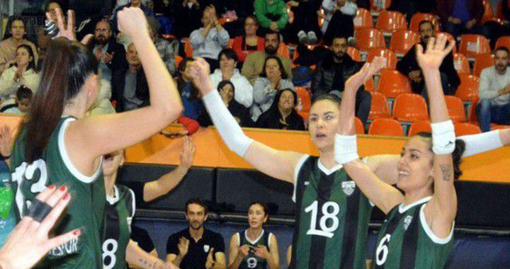 Akhisar Belediye Kadın Voleybol, Aliağa KZY Spor’u 3-0 mağlup etti