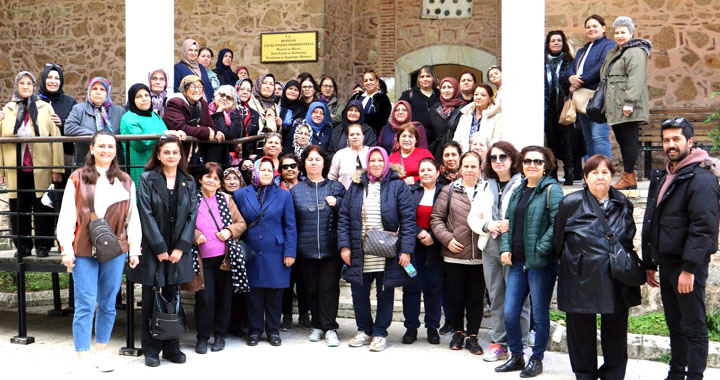 Akhisarlı Kadınlar Manisa'yı gezdi, Başkan Ergün ile buluştu