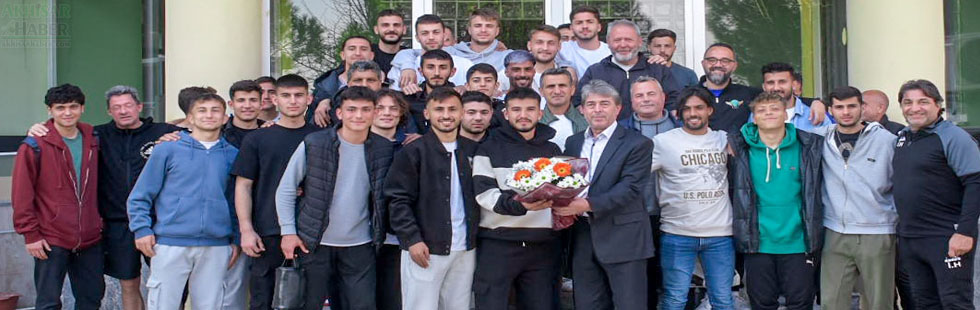 50 Yaş Masterlar Akhisarspor’lu futbolcuları ziyaret etti