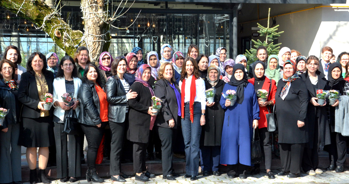 CHP Kadın Kolları, muhtar eşlerini ağırladı