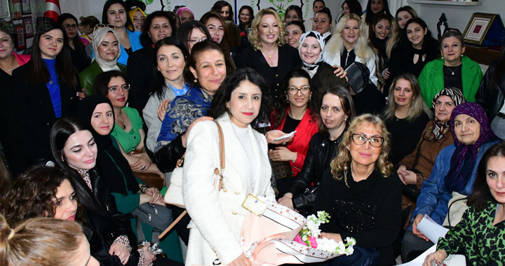 Pınar Gören, Kadınlar gününde sertifika ve hediye dağıttı