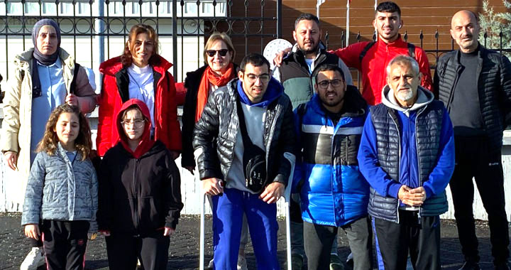 Manisa ve İzmirli Engelli Yüzücüler Eskişehir’de engel tanımadı