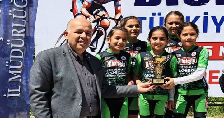 Akhisarlı Bisikletçiler Türkiye Kupası yarışmalarında ikinci oldu