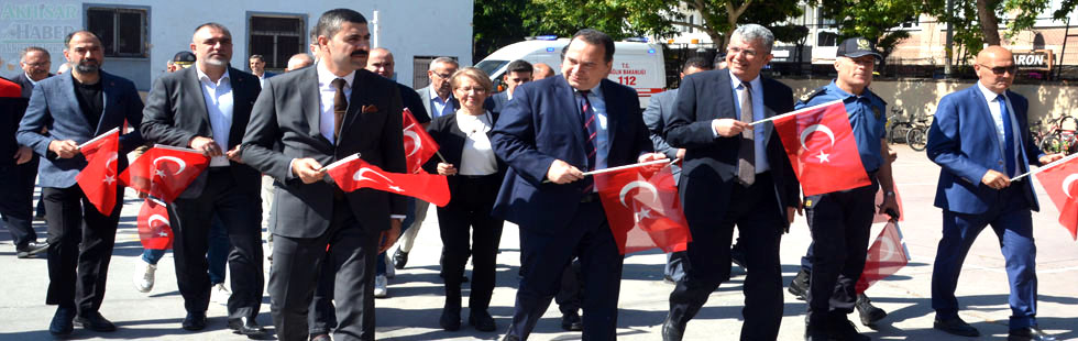 19 Mayıs Atatürk'ü Anma Gençlik ve Spor Bayramı Kortej Yürüyüşü ile başladı