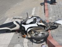 Elektrikli Bisiklet Tır'a Çarptı 2 Yaralı