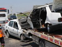 Akhisar’da trafik kazası 2 ölü 1 yaralı