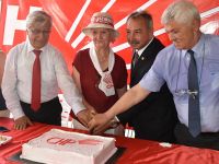 CHP’nin 93.yılı pasta kesilerek kutlandı