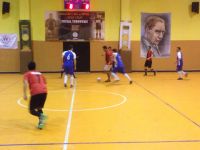 Satır Mustafa ve Taksi Zeki 2. Futsal Turnuvasında 2 hafta geride kaldı