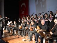 Emekli Öğretmenler Türk Halk Müziği koro konserine yoğun ilgi