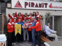 Türkiye 3.lüğünü Piramit Dondurmada kutladılar