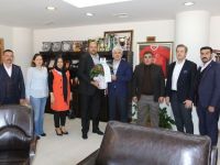 Ülkü Ocakları Akhisar Şubesi, Belediye Başkanı Salih Hızlı’yı ziyaret etti