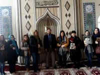 Çini levhalarını Gayret Camisine hediye ettiler