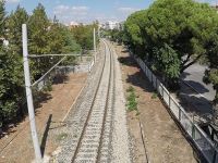 Akhisar şehir geçişindeki demiryolu hattında yüksek gerilime dikkat
