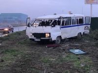 Akhisar’da işçi servisi kaza yaptı 12 kişi yaralandı