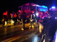 Gördes-Akhisar 10.kilometresinde feci kaza 20 kişi yaralandı