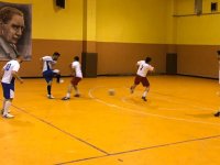Hüseyin Çeçen ve Armağan Özeş Futsal turnuvasında 14 maç geride kaldı