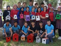 Öğrencileri Okulun bahçesine rengarenk kuş evleri yaptılar
